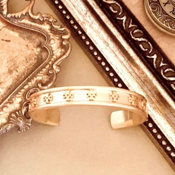 ❤️❤️❤️NWT Tory Burch Gold Logo Raised Cuff Bangle - Picture 6 of 8